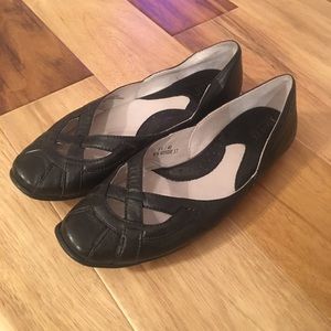Born black flats 8.5